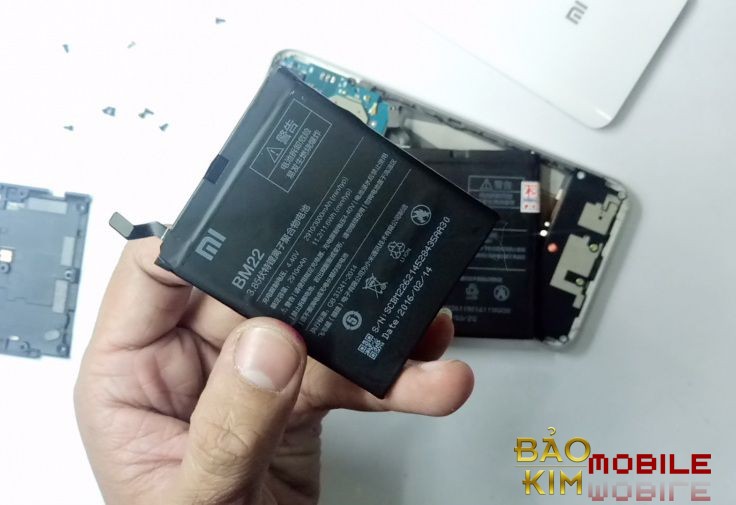 Thay pin Xiaomi Mi5 (BM 22) nhanh chóng.