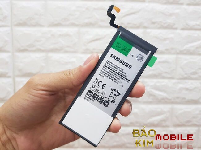 Thay pin Samsung Note 5: Pin Zin pin chính hãng.